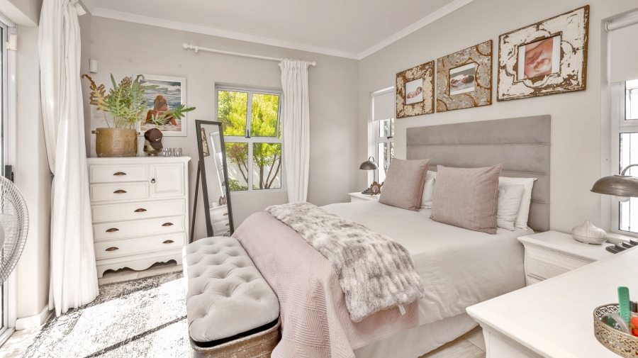 4 Bedroom Property for Sale in Struisbaai Western Cape